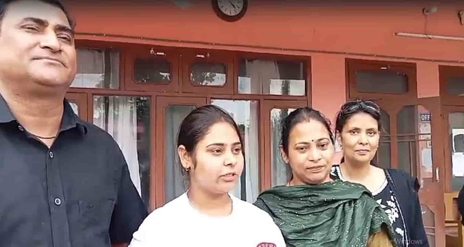 Arts faculty topper arshita mother shopkeeper dream ias una himachal