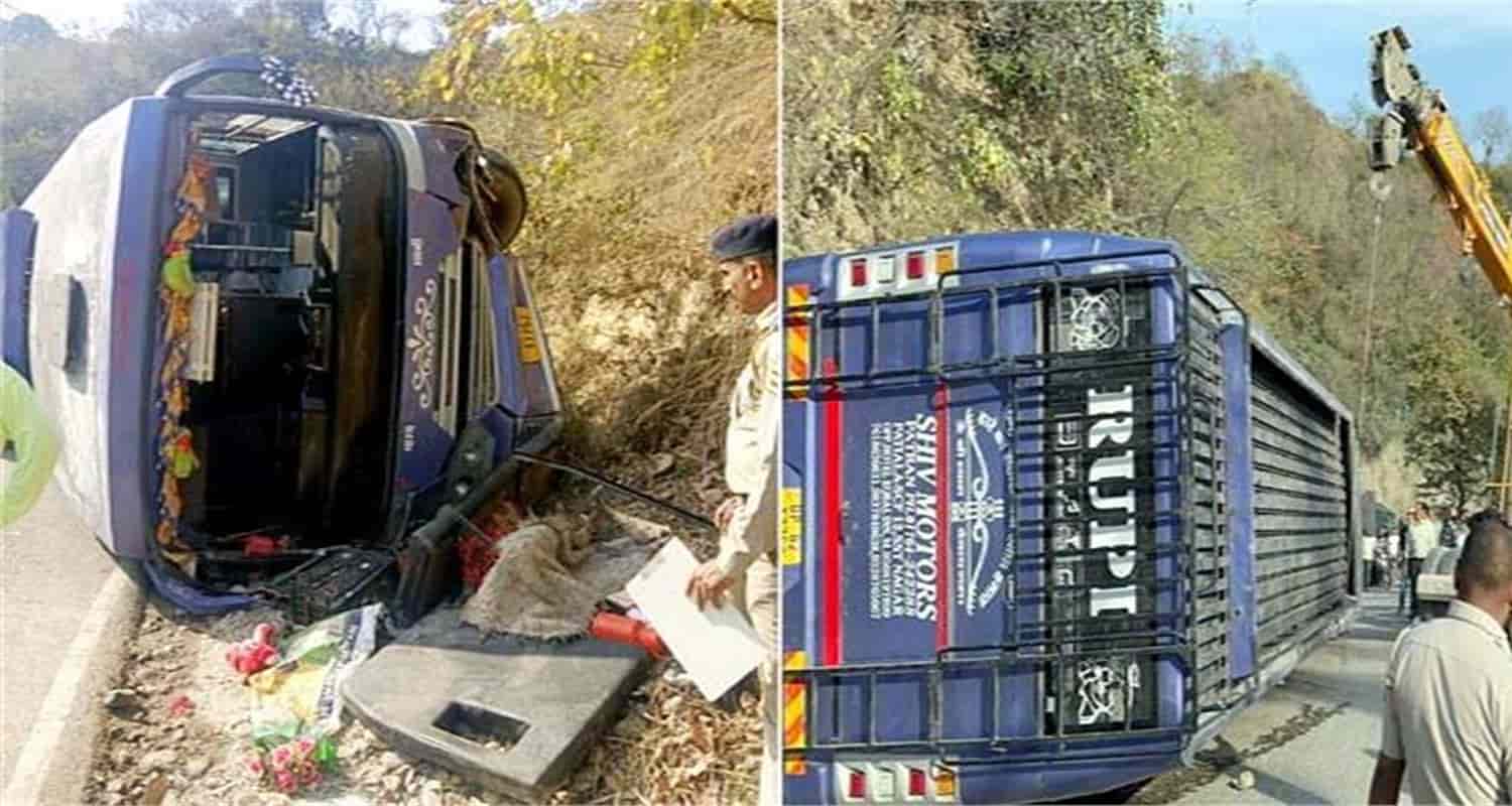 Devotees bus overturned kangra himachal