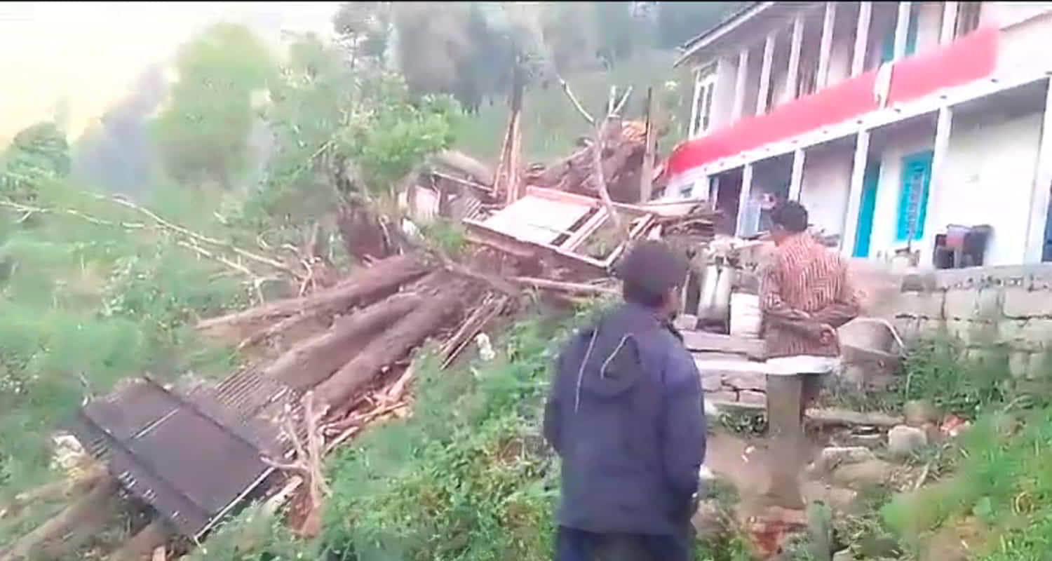 Himachal wind cyclone home father son injury