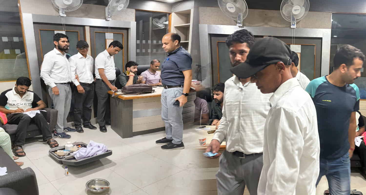 Vigilance team caught rti activist 25 lakh extortion money