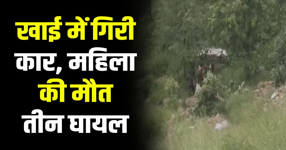 Car road himachal mandi kufri padhar four people