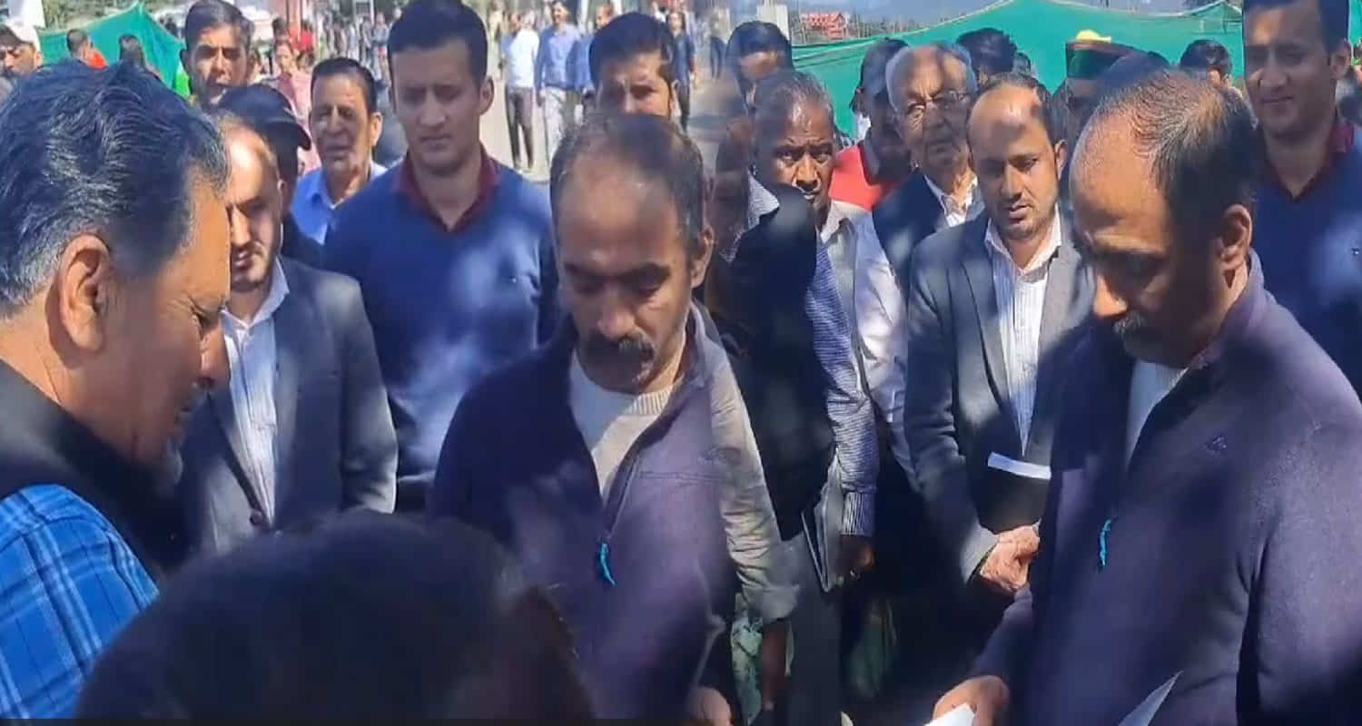 Himachal pensioners submitted memorandum minister anirudh pension arrears