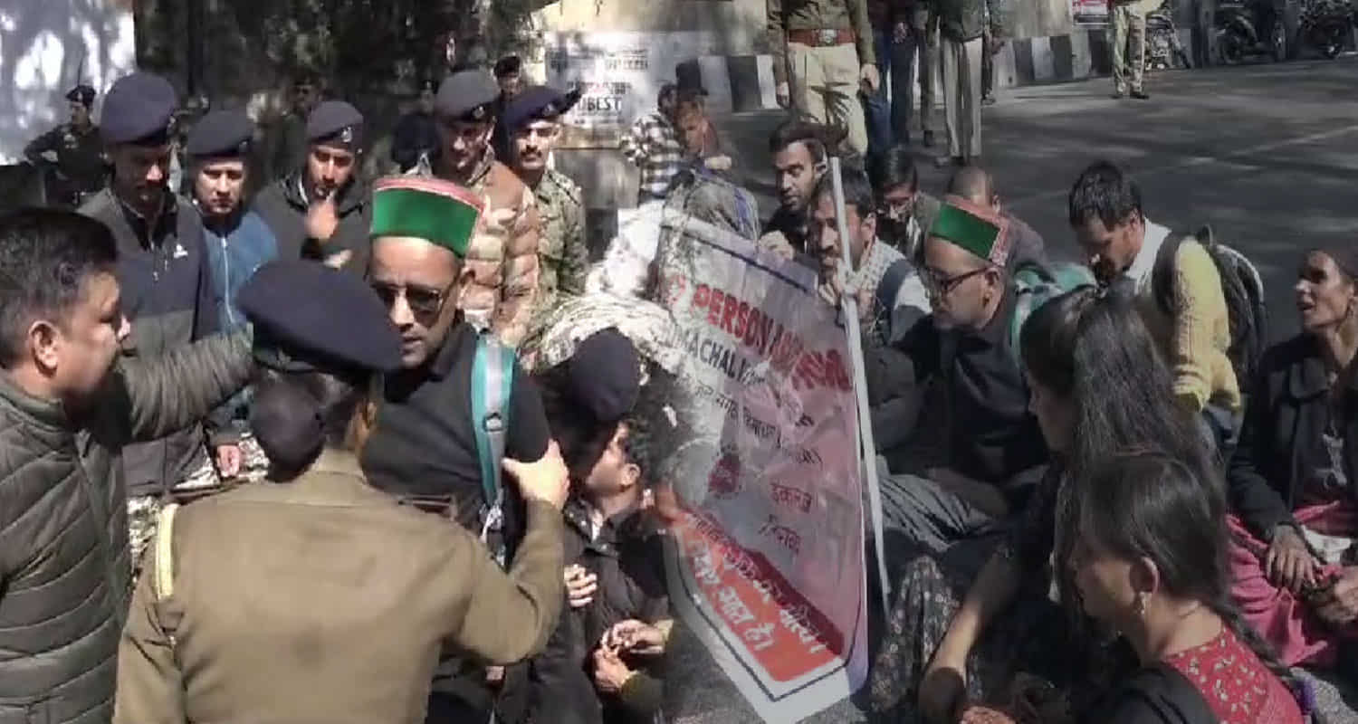 Visually impaired unemployed people created ruckus outside himachal secretariat scuffled with police