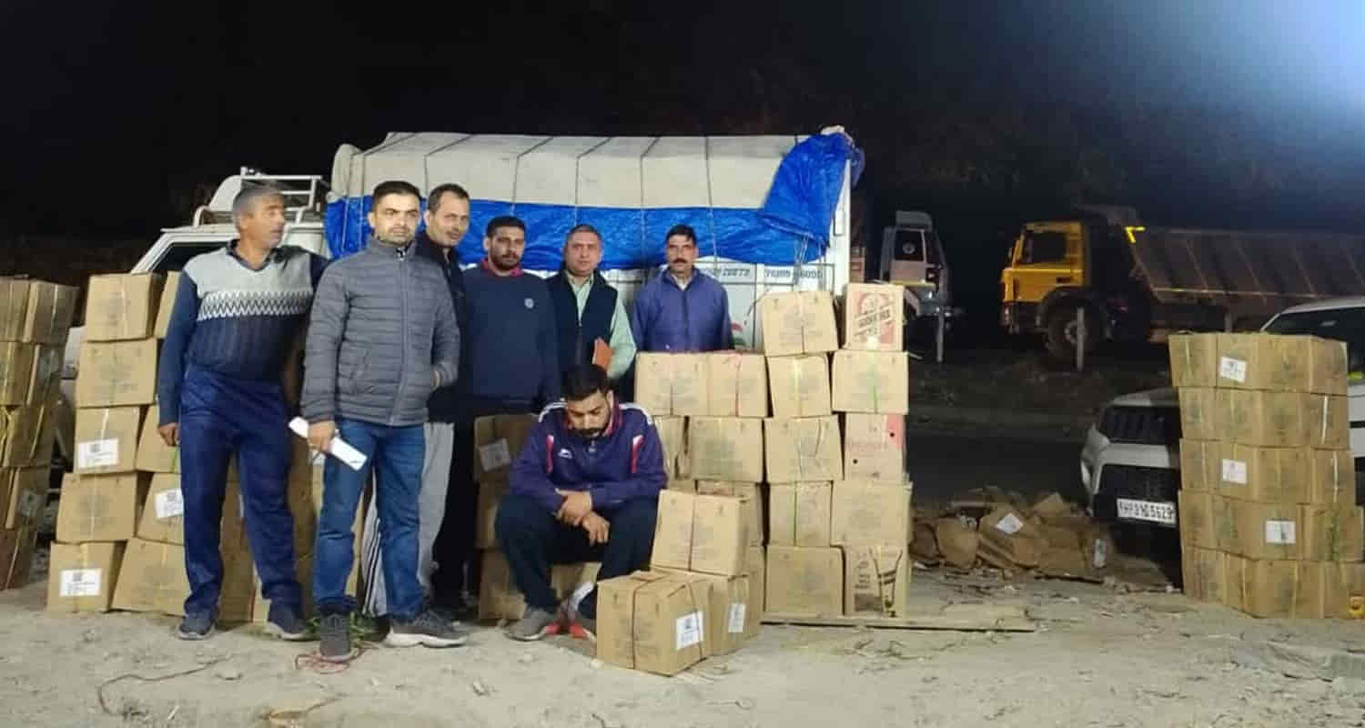 Himachal mandi state tax and excise department team seized 125 boxes illegal liquor