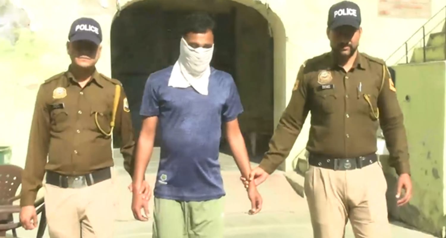 Chitta smuggler man drugs haroli una himachal pradesh