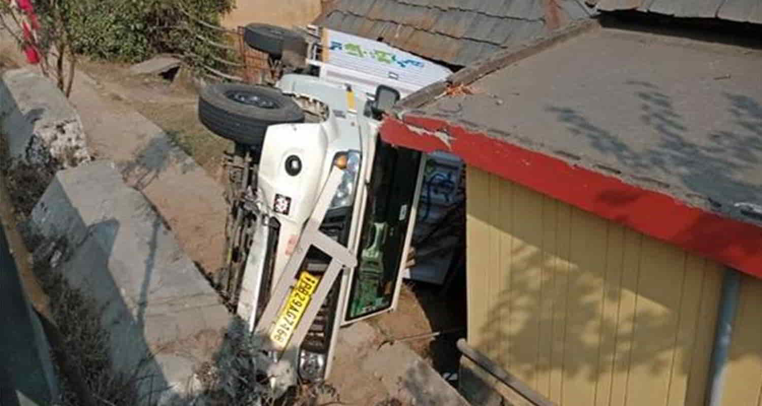 Vehicle from punjab fell on house cow shed kangra himachal