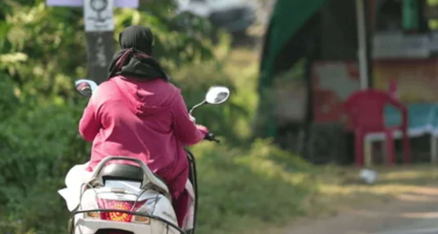 robbery with Scooty Girl